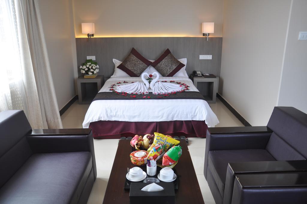 Golden Hill Hotel - Lashio Εξωτερικό φωτογραφία
